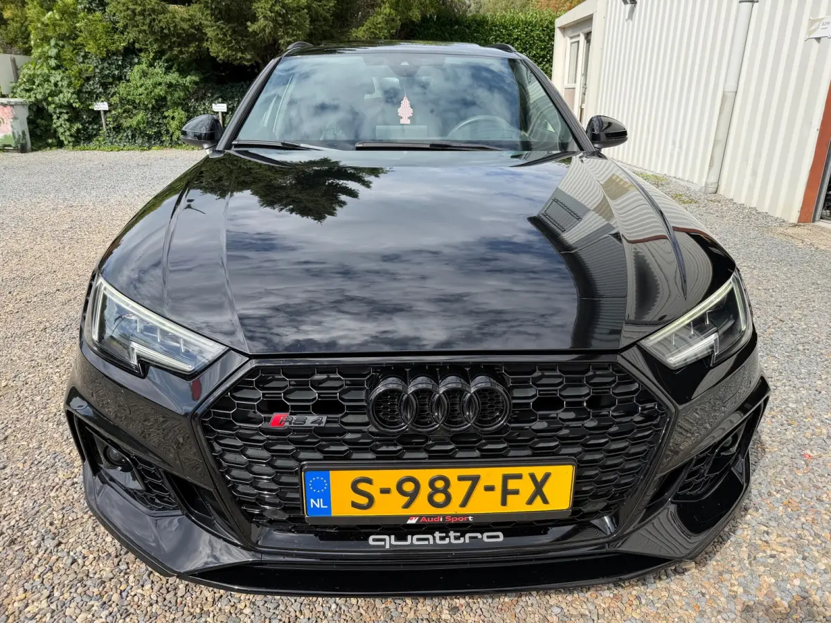 2.9 TFSI RS 4 quattro PANO.HUD.LEER.CLIMA.B&O.VOLL!