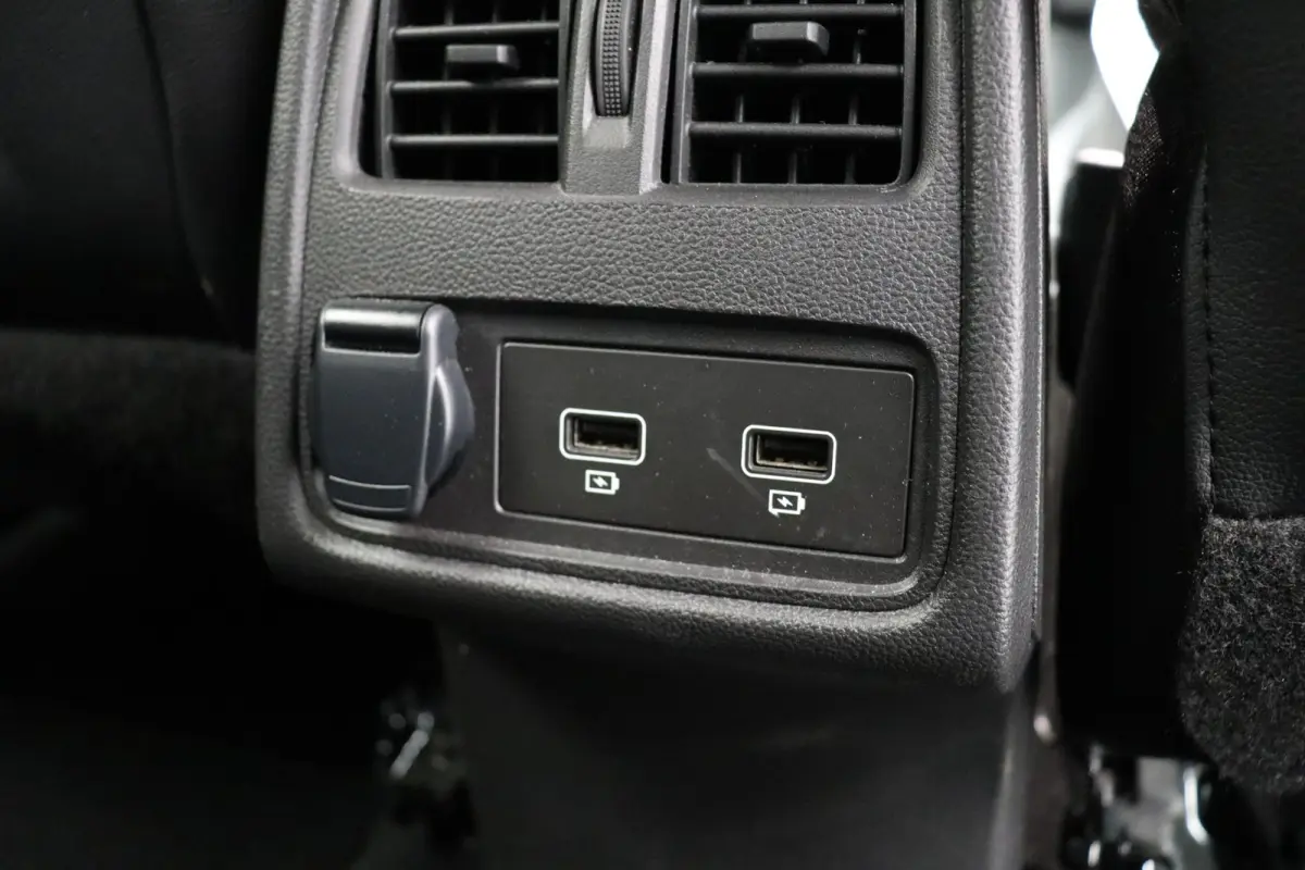E-Tech Hybrid 145PK Techno | Grootscherm navigatie | Digitaal dashboard | Achteruitrijcamera | Parkeersensoren voor/achter | Camera |