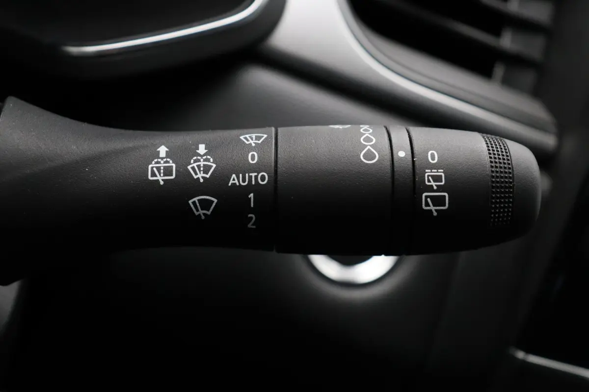 E-Tech Hybrid 145PK Techno | Grootscherm navigatie | Digitaal dashboard | Achteruitrijcamera | Parkeersensoren voor/achter | Camera |