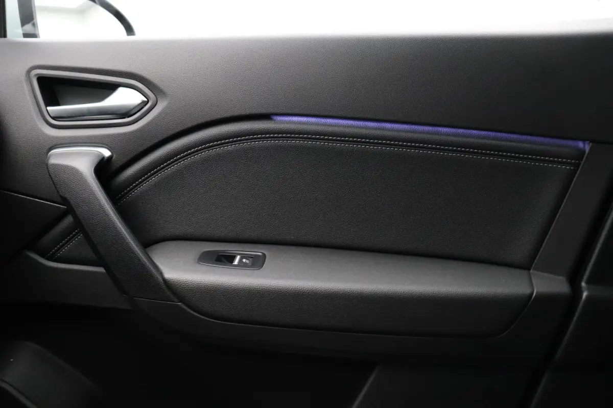 E-Tech Hybrid 145PK Techno | Grootscherm navigatie | Digitaal dashboard | Achteruitrijcamera | Parkeersensoren voor/achter | Camera |