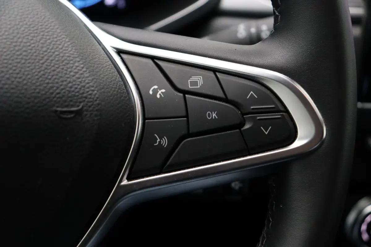 E-Tech Hybrid 145PK Techno | Grootscherm navigatie | Digitaal dashboard | Achteruitrijcamera | Parkeersensoren voor/achter | Camera |