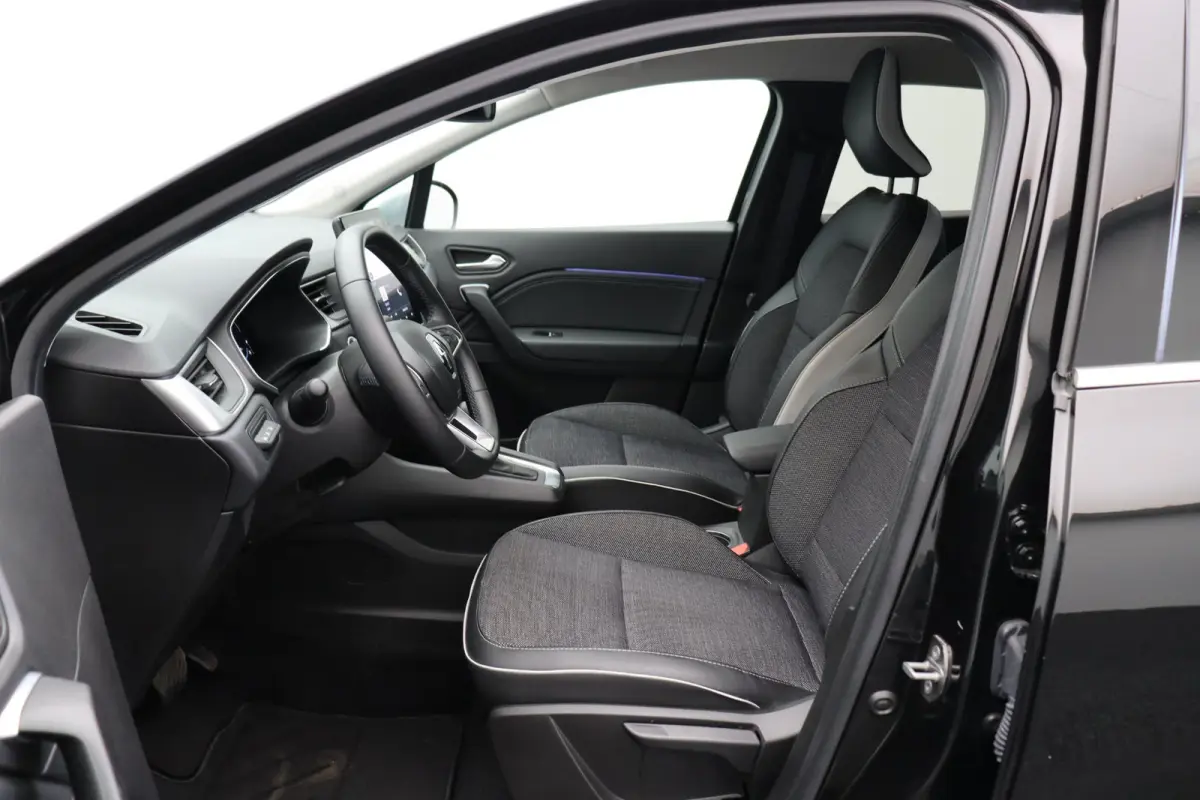 E-Tech Hybrid 145PK Techno | Grootscherm navigatie | Digitaal dashboard | Achteruitrijcamera | Parkeersensoren voor/achter | Camera |