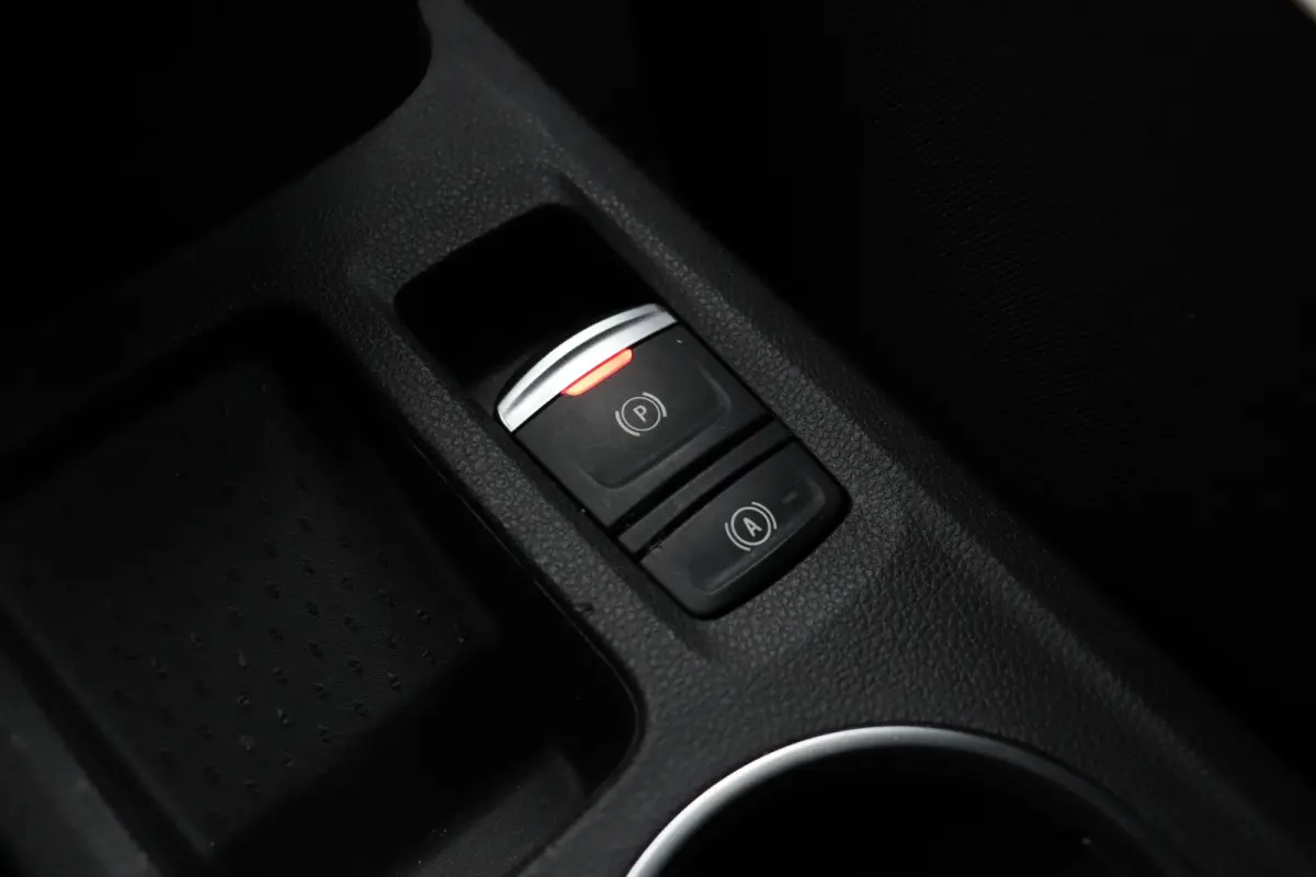 E-Tech Hybrid 145PK Techno | Grootscherm navigatie | Digitaal dashboard | Achteruitrijcamera | Parkeersensoren voor/achter | Camera |