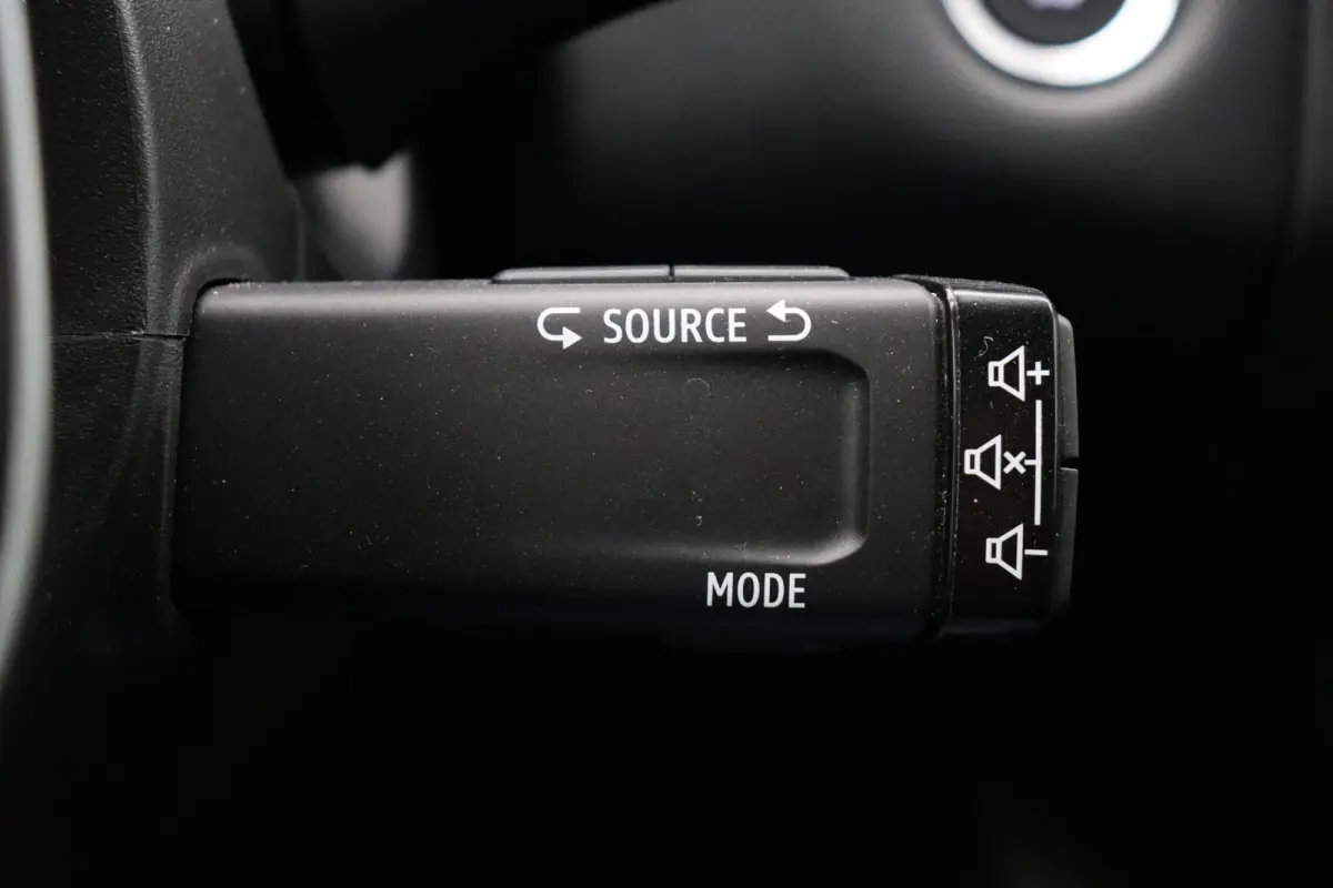 E-Tech Hybrid 145PK Techno | Grootscherm navigatie | Digitaal dashboard | Achteruitrijcamera | Parkeersensoren voor/achter | Camera |
