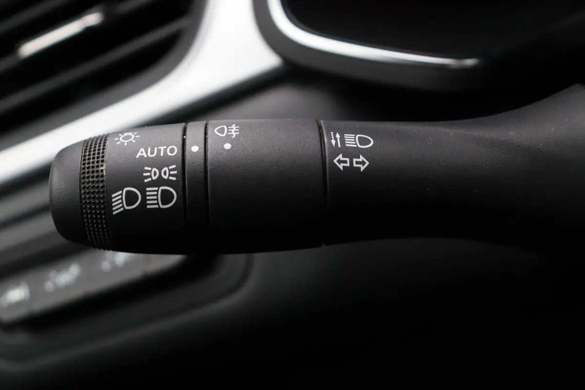 E-Tech Hybrid 145PK Techno | Grootscherm navigatie | Digitaal dashboard | Achteruitrijcamera | Parkeersensoren voor/achter | Camera |