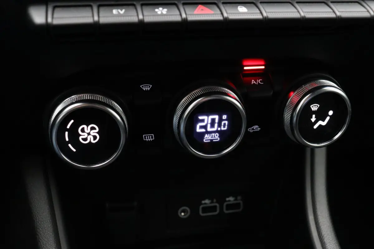 E-Tech Hybrid 145PK Techno | Grootscherm navigatie | Digitaal dashboard | Achteruitrijcamera | Parkeersensoren voor/achter | Camera |