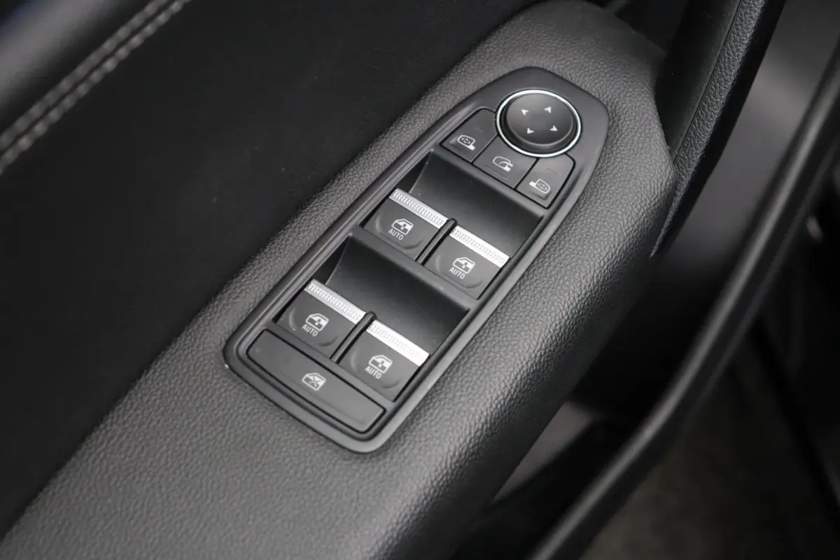 E-Tech Hybrid 145PK Techno | Grootscherm navigatie | Digitaal dashboard | Achteruitrijcamera | Parkeersensoren voor/achter | Camera |
