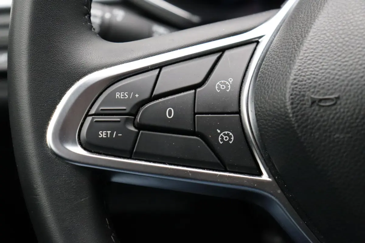 E-Tech Hybrid 145PK Techno | Grootscherm navigatie | Digitaal dashboard | Achteruitrijcamera | Parkeersensoren voor/achter | Camera |