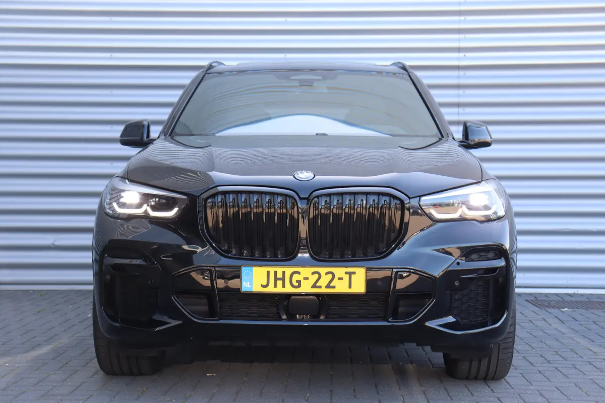 XDRIVE45E 394PK HIGH EXECUTIVE M-SPORT AUTOMAAT SOH 100% / NAVI / LEDER / FULL-LED / CLIMA / 21" LMV / KEYLESS / 360 CAMERA / PANO. DAK / SOFT-CLOSE / LUCHTVERING / ORG. NL. / ADAPT. CRUISEC
