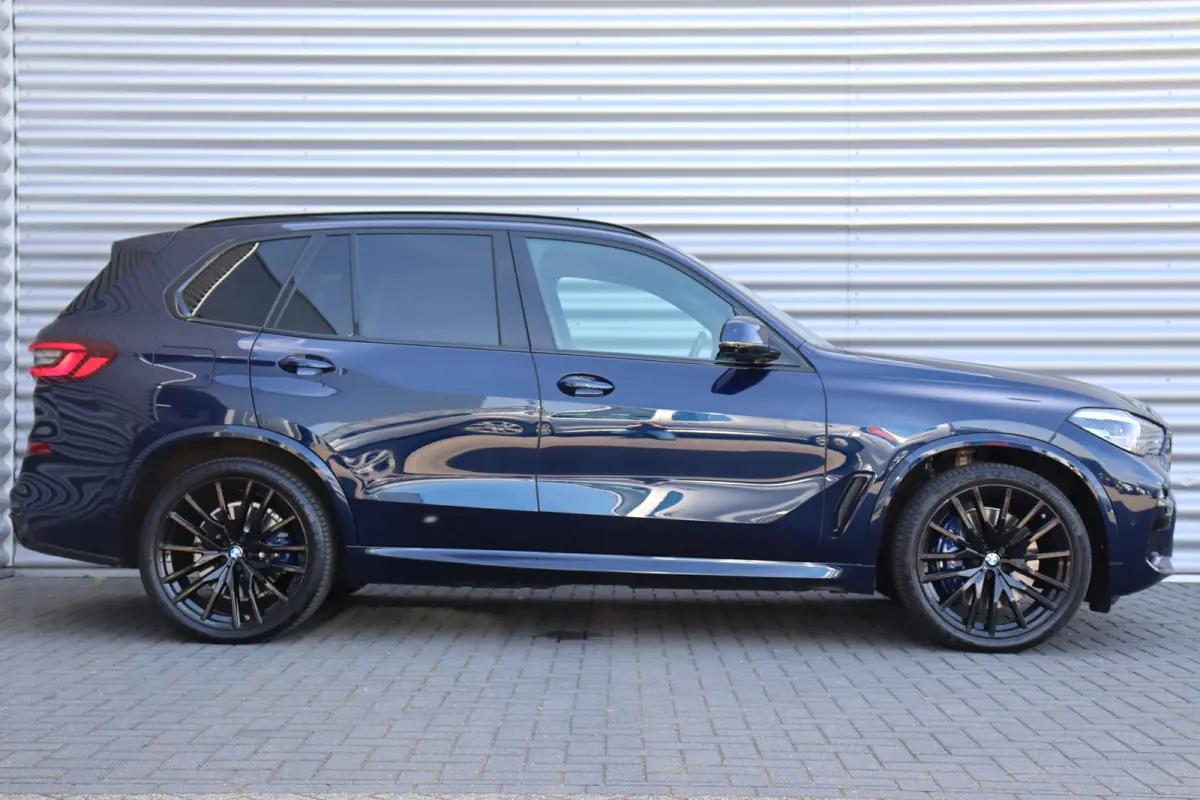 XDRIVE45E 394PK HIGH EXECUTIVE M-SPORT AUTOMAAT SOH 89% / NAVI / LEDER / FULL-LED / CLIMA / 22" LMV / KEYLESS / CAMERA / LUCHTVERING / CRUISECONTROL / WINTERPAKKET !!