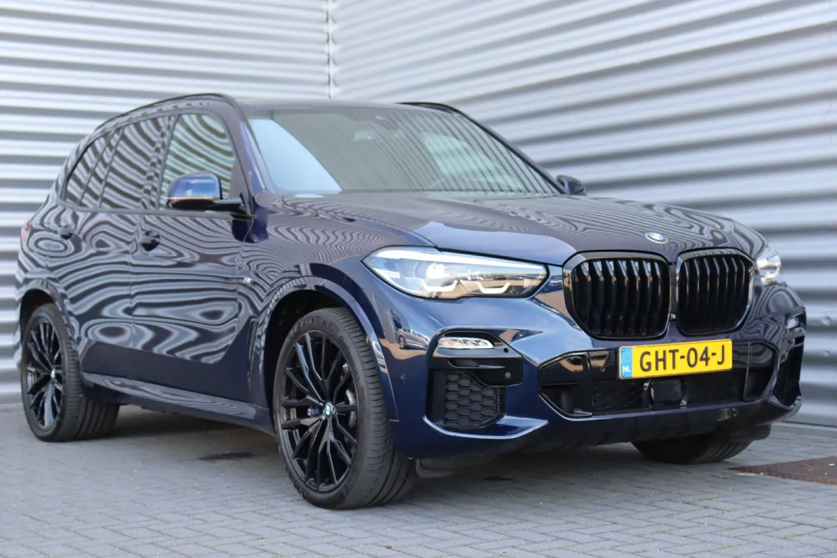 XDRIVE45E 394PK HIGH EXECUTIVE M-SPORT AUTOMAAT SOH 89% / NAVI / LEDER / FULL-LED / CLIMA / 22" LMV / KEYLESS / CAMERA / LUCHTVERING / CRUISECONTROL / WINTERPAKKET !!