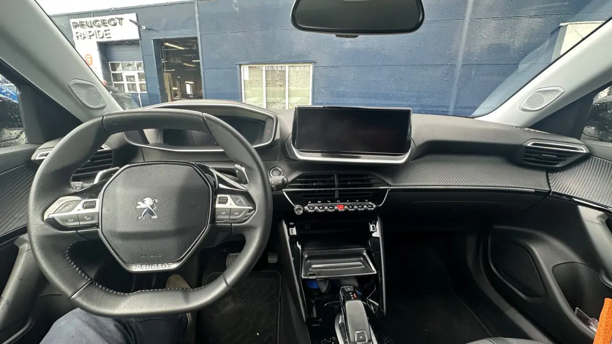 130pk | Navigatie | Camera | Trekhaak | Carplay | Climate Control | Achterbank in delen neerklapbaar | Achteruitrijcamera | Airco (automatisch)