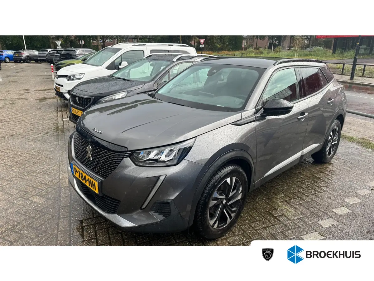 130pk | Navigatie | Camera | Trekhaak | Carplay | Climate Control | Achterbank in delen neerklapbaar | Achteruitrijcamera | Airco (automatisch)