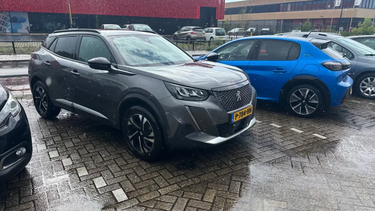 130pk | Navigatie | Camera | Trekhaak | Carplay | Climate Control | Achterbank in delen neerklapbaar | Achteruitrijcamera | Airco (automatisch)