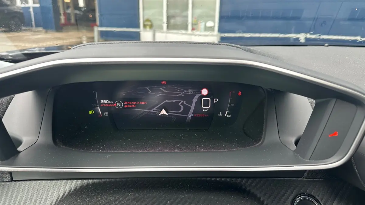 130pk | Navigatie | Camera | Trekhaak | Carplay | Climate Control | Achterbank in delen neerklapbaar | Achteruitrijcamera | Airco (automatisch)