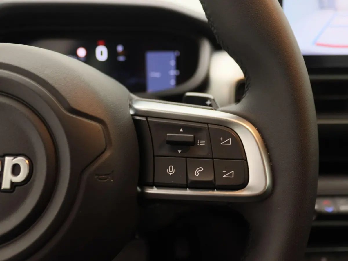 1.2 e-Hybrid Altitude | Camera | Apple Carplay | Climate Control |