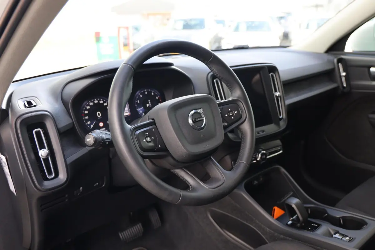 1.5 T2 Momentum Core|Automaat|LED|Camera|Cruise|Navi|Clima