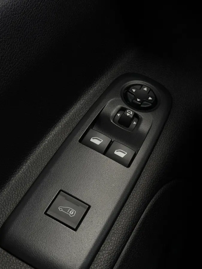 1.2 PureTech CarPlay Camera BTW