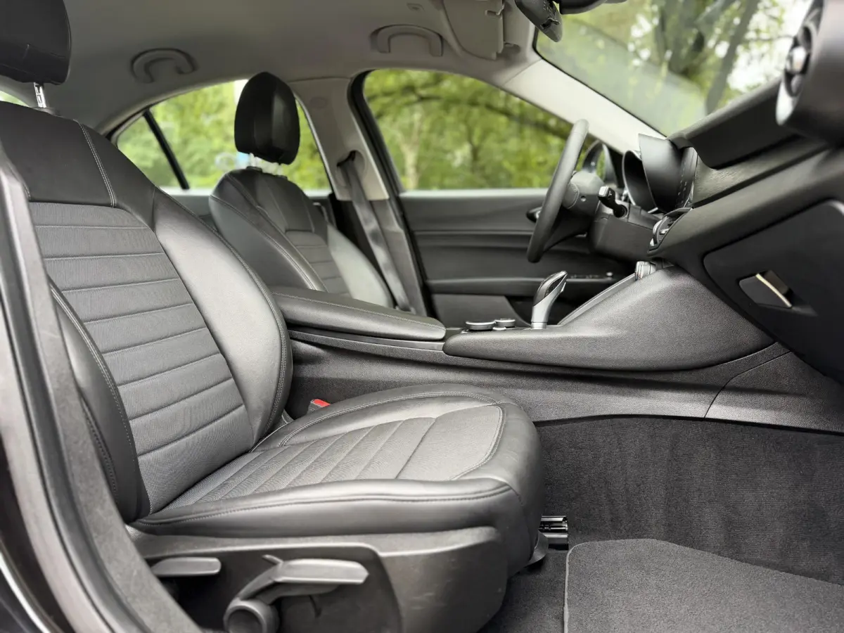 2.0T Business | 91.000KM | Navi | Nieuwe Service & APK | Geen Afleverkosten |