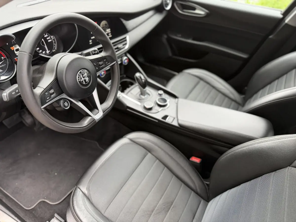 2.0T Business | 91.000KM | Navi | Nieuwe Service & APK | Geen Afleverkosten |
