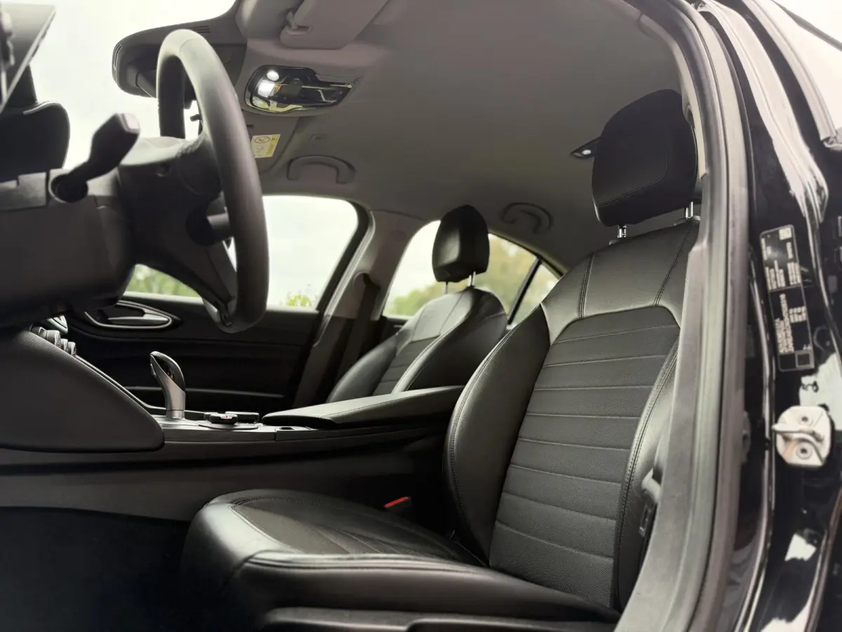 2.0T Business | 91.000KM | Navi | Nieuwe Service & APK | Geen Afleverkosten |