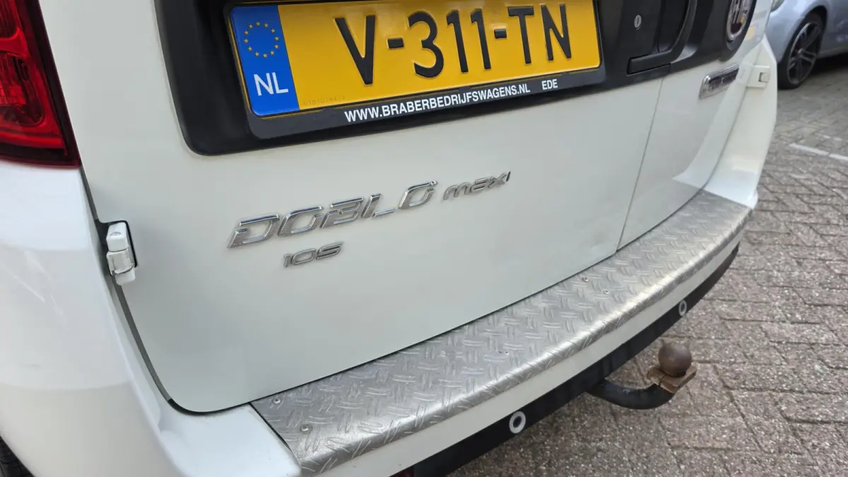 1.3 MJ EURO6 - Airco - Navi - Cruise - € € 6.950,-