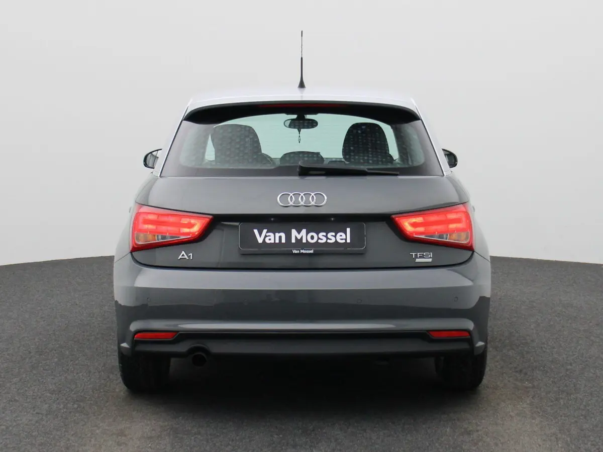 1.0 TFSI | CRUISE CONTROL | PARKEERSENSOREN V+A | LMV | NAVIGATIE |