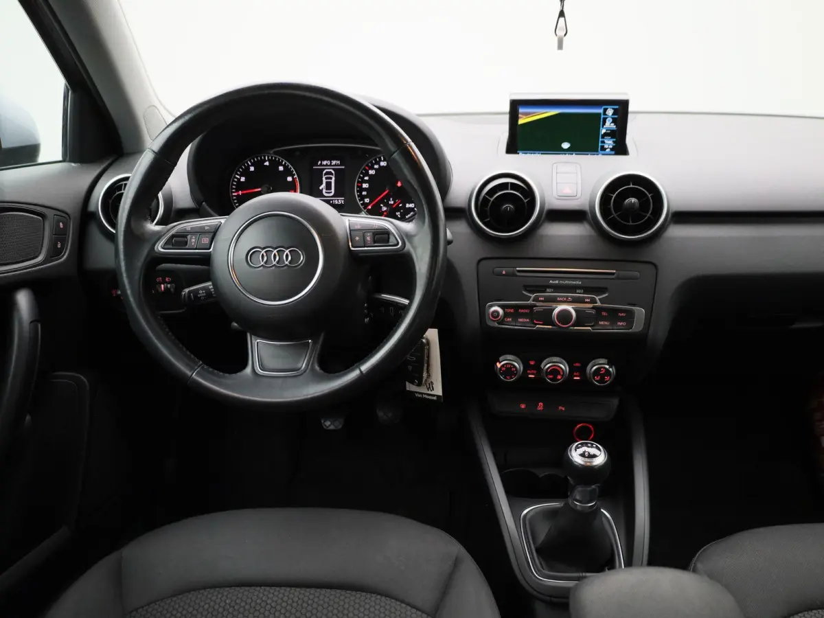 1.0 TFSI | CRUISE CONTROL | PARKEERSENSOREN V+A | LMV | NAVIGATIE |