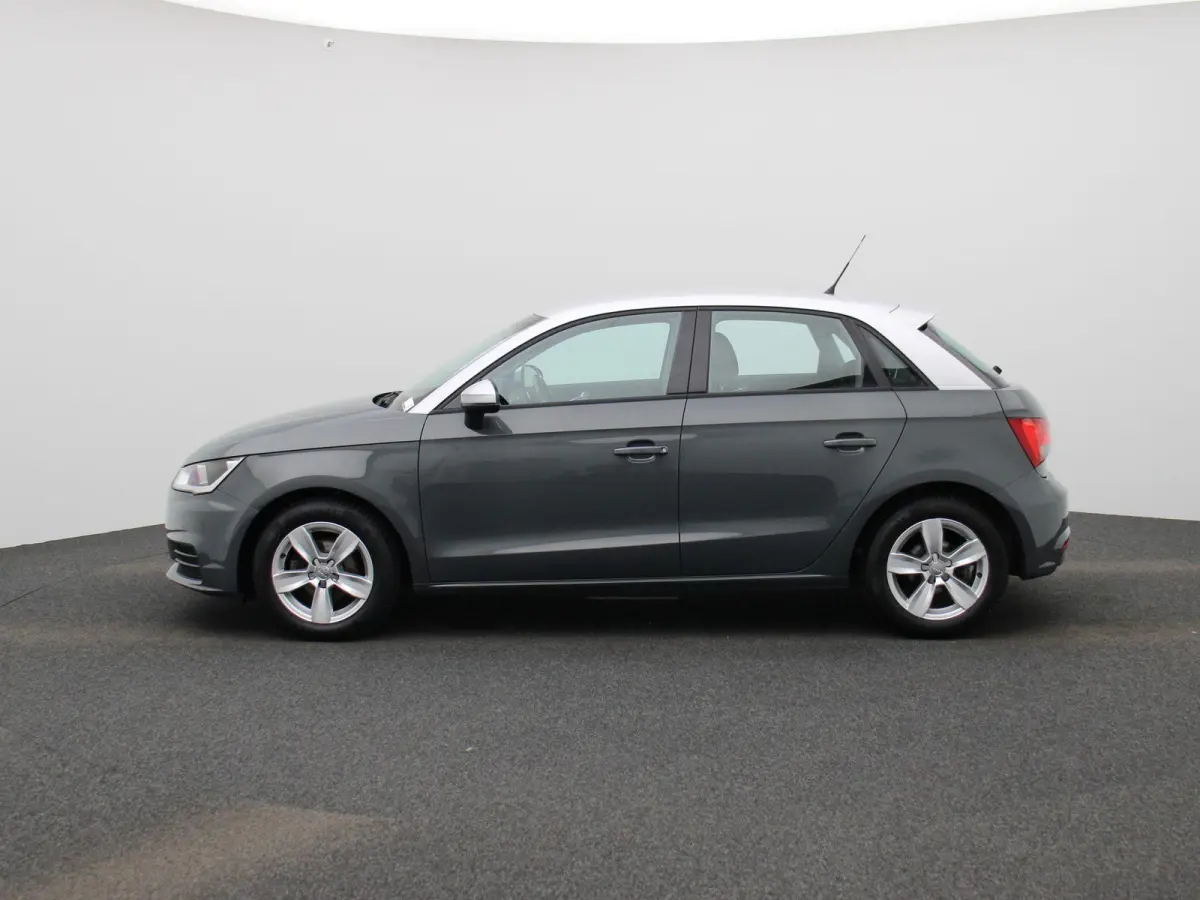 1.0 TFSI | CRUISE CONTROL | PARKEERSENSOREN V+A | LMV | NAVIGATIE |