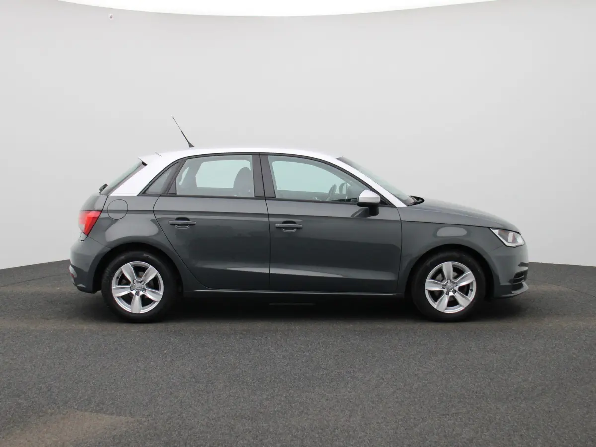 1.0 TFSI | CRUISE CONTROL | PARKEERSENSOREN V+A | LMV | NAVIGATIE |