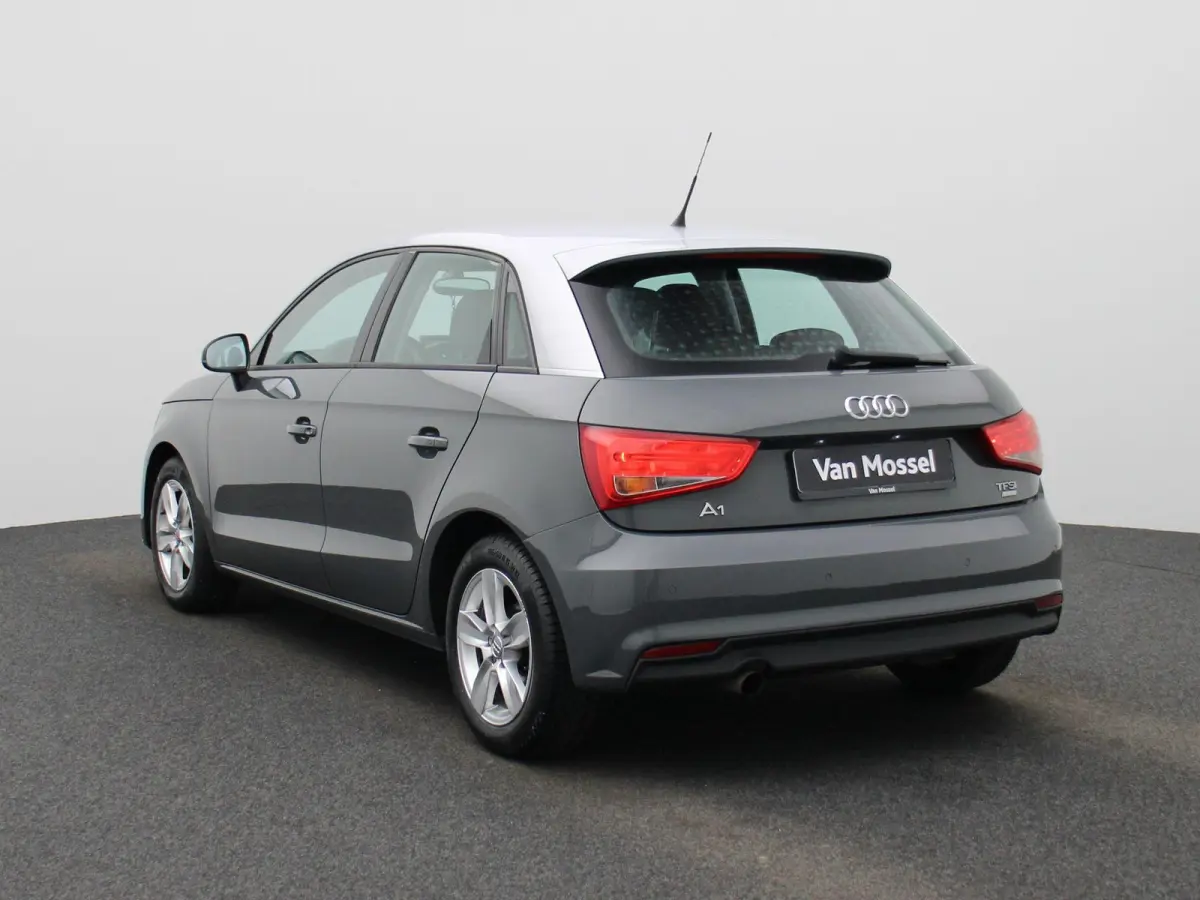 1.0 TFSI | CRUISE CONTROL | PARKEERSENSOREN V+A | LMV | NAVIGATIE |