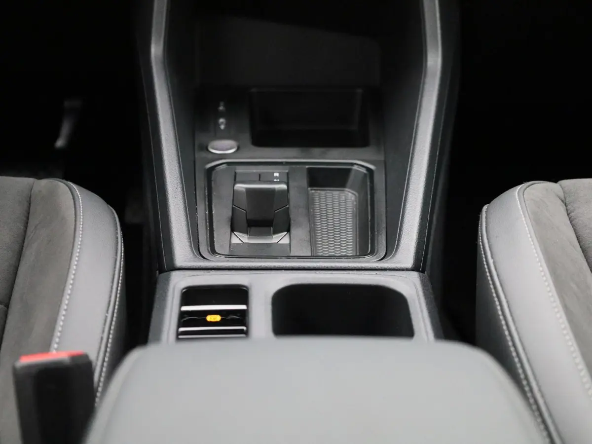 1.5 TSI Hybride Limited Edition 115PK | Automaat | Multifuntioneel Stuurwiel | Adaptive Cruise Control | Digital Cockpit Pro | DAB+ | Apple/Android Carplay | Navigatie |  Parkeerhulp vóór 