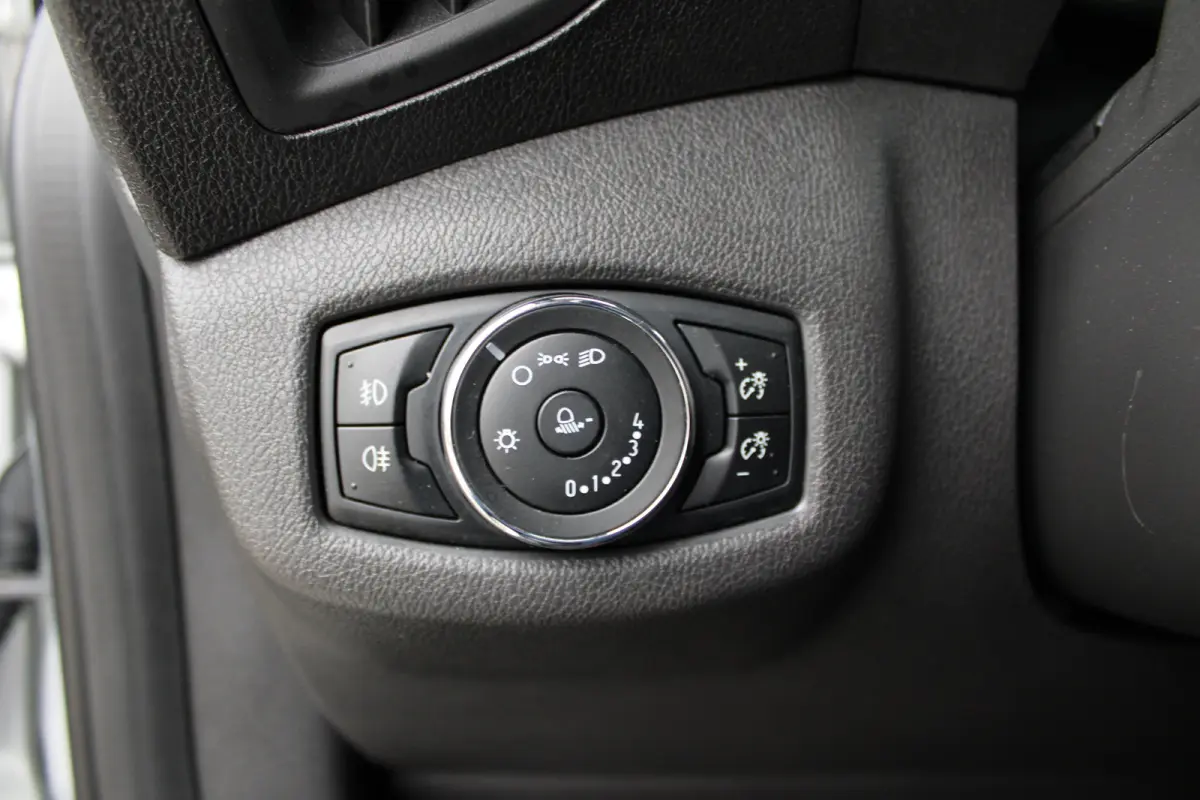 1.5 TDCI | 3 ZITS | AIRCO | ALL SEASON BANDEN | BETIMMERING |