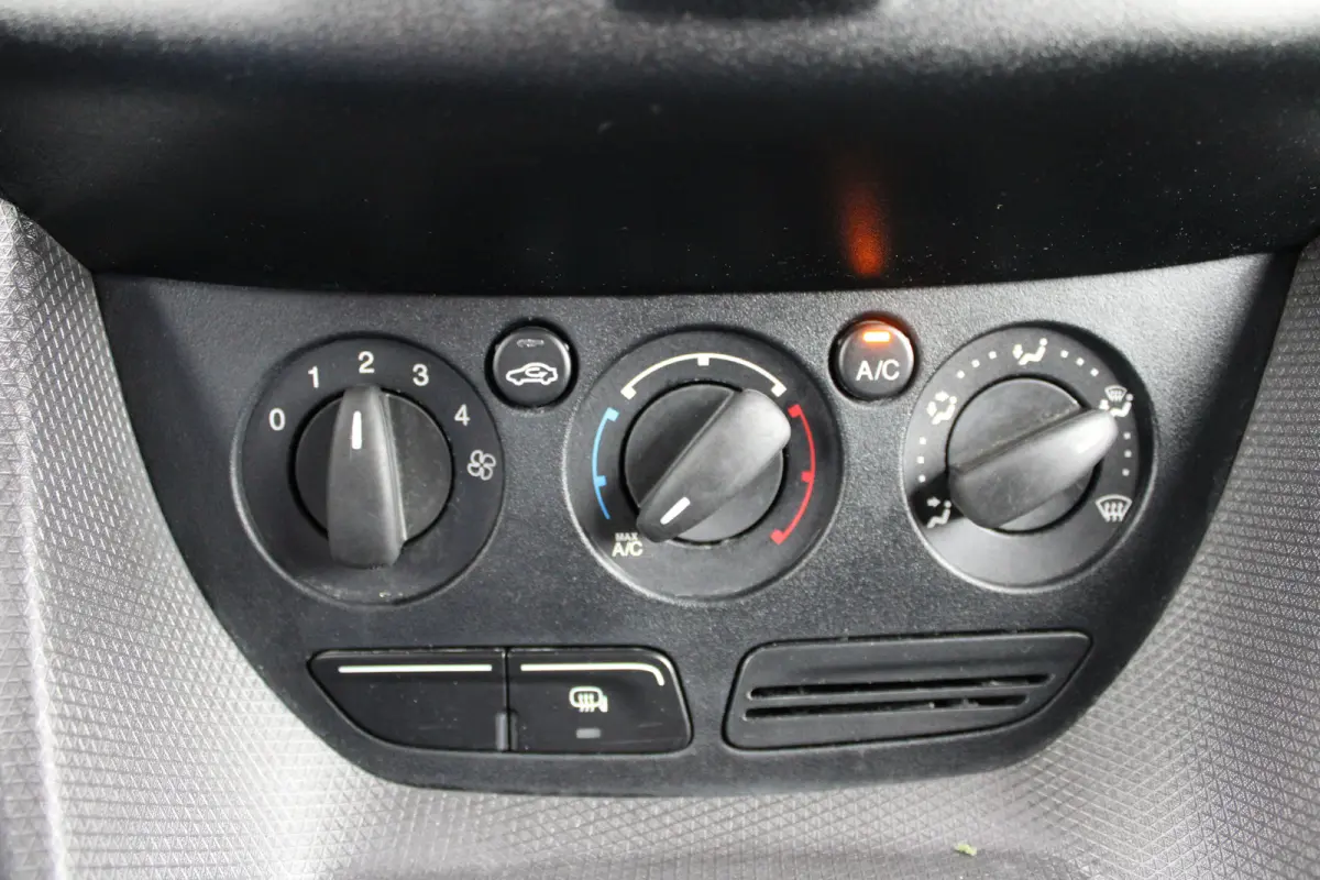 1.5 TDCI | 3 ZITS | AIRCO | ALL SEASON BANDEN | BETIMMERING |