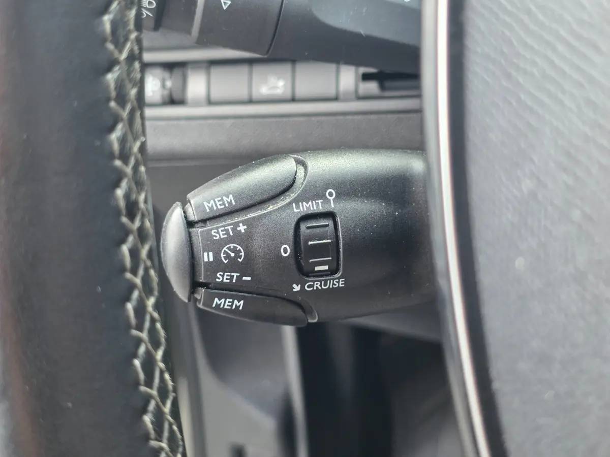 1.2 PureTech GT-Line | PANO | CAMERA | 7 PERSOONS