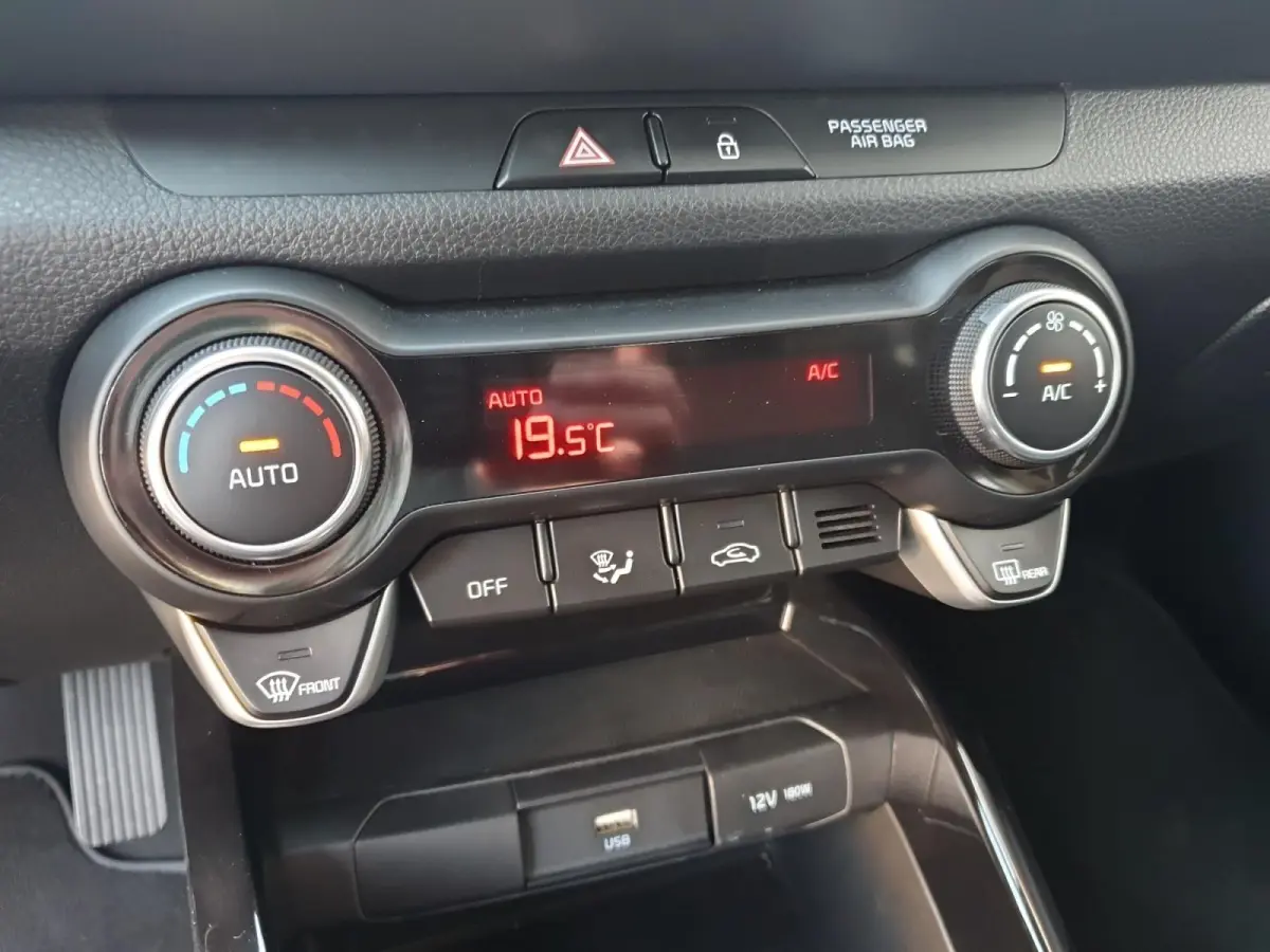 1.0 T-GDi MHEV DynamicPlusLine Navi | Stoel en stuurverwarming | Camera | Keyless met startknop | Apple Carplay / Android Auto | Getinte ramen achter | Fabrieksgarantie | NAP