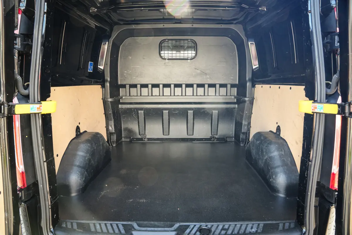2.0 TDCI 185PK L2H1 Sport | Dubbele Cabine | ACC | Navi | Clima | Trekhaak | Camera | 2x Schuifdeur |