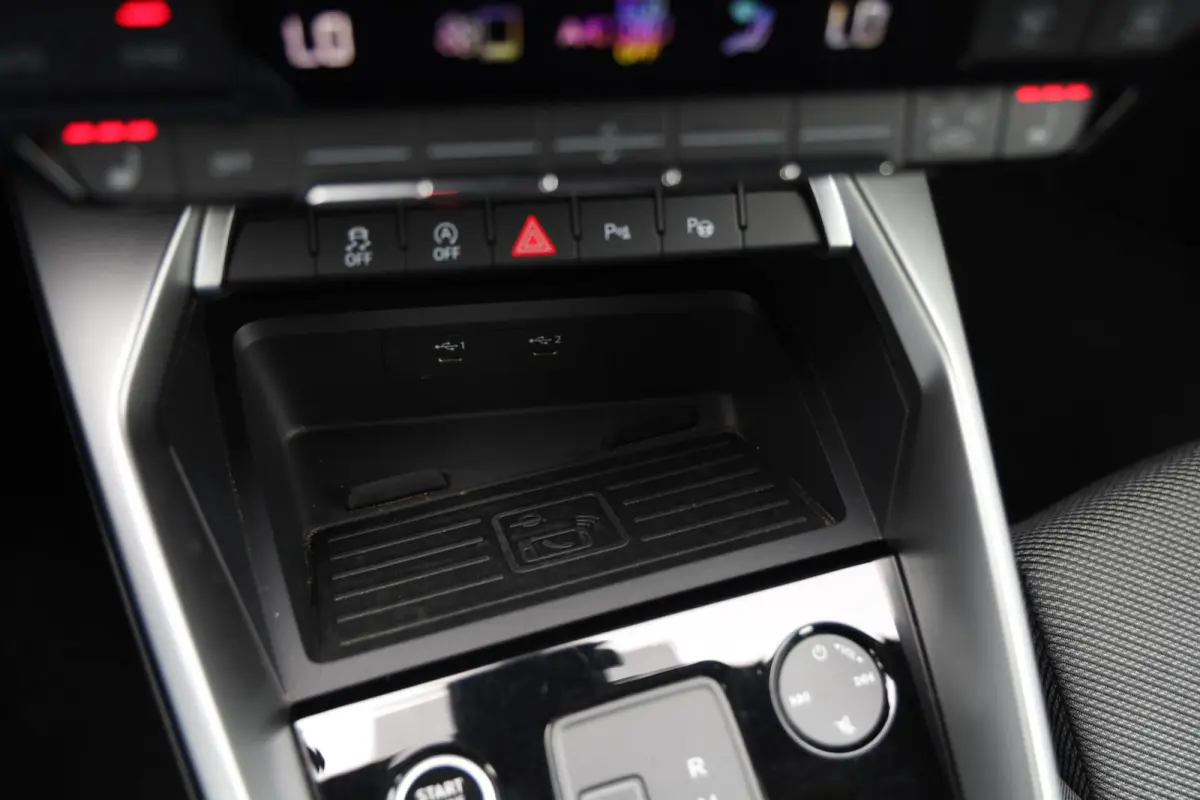 30 TFSI 110pk Advanced edition Camera Stoelverwarming Sportstoelen LED Trekhaak Clima CarPlay NL-Auto!