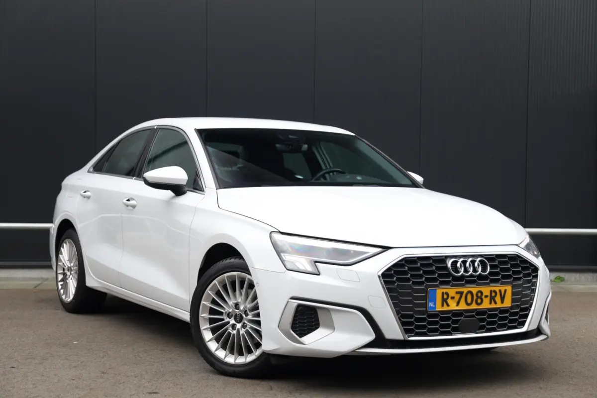 30 TFSI 110pk Advanced edition Camera Stoelverwarming Sportstoelen LED Trekhaak Clima CarPlay NL-Auto!