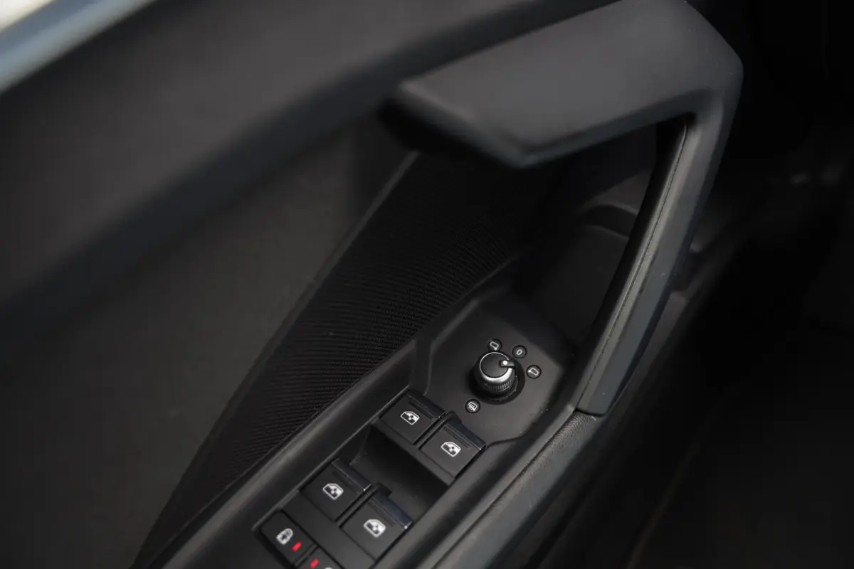 30 TFSI 110pk Advanced edition Camera Stoelverwarming Sportstoelen LED Trekhaak Clima CarPlay NL-Auto!