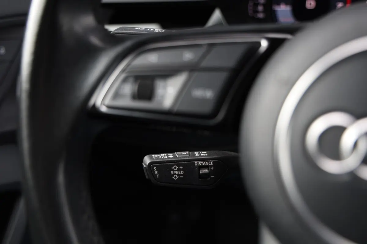 30 TFSI 110pk Advanced edition Camera Stoelverwarming Sportstoelen LED Trekhaak Clima CarPlay NL-Auto!