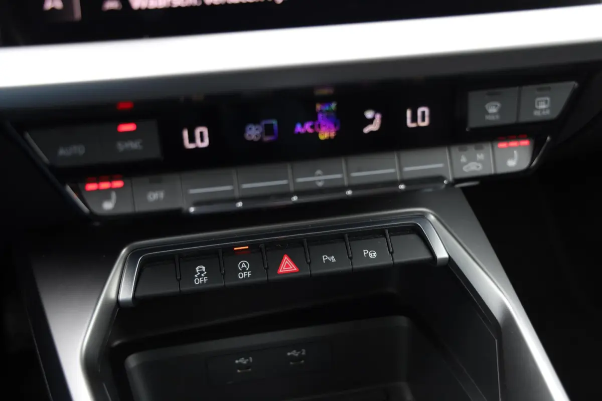 30 TFSI 110pk Advanced edition Camera Stoelverwarming Sportstoelen LED Trekhaak Clima CarPlay NL-Auto!