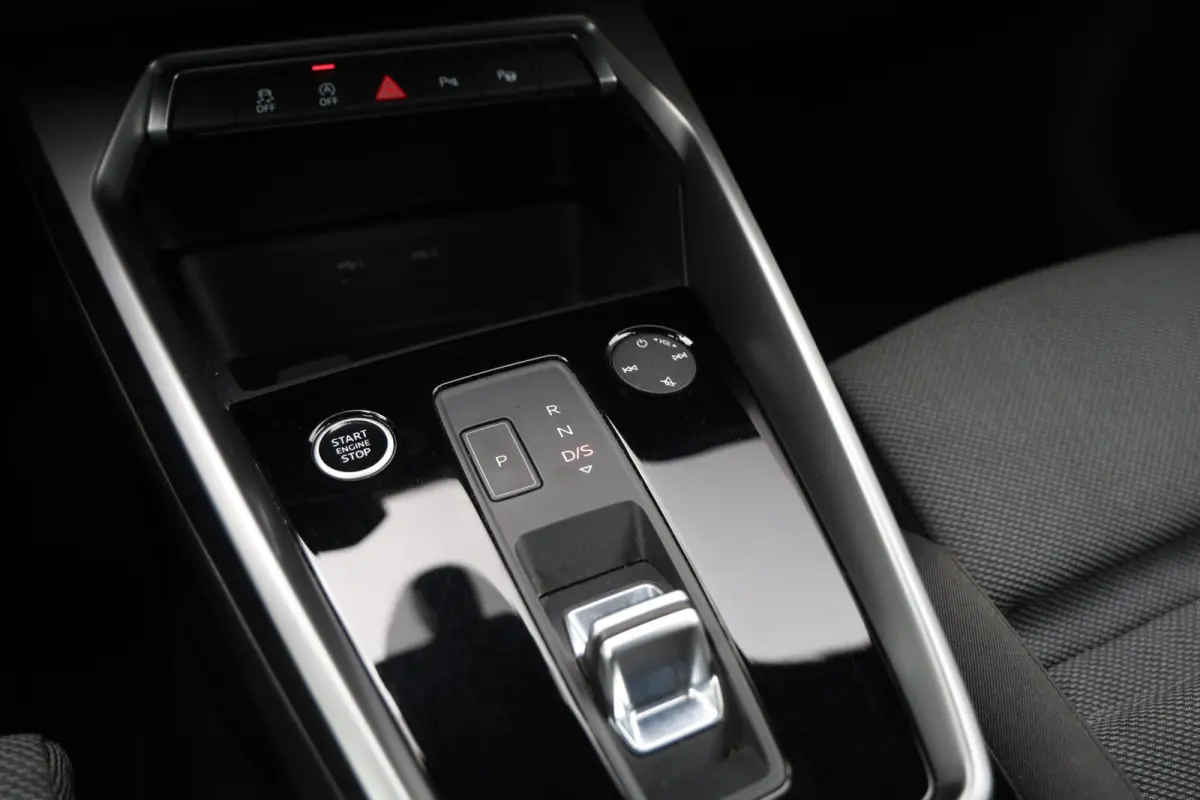 30 TFSI 110pk Advanced edition Camera Stoelverwarming Sportstoelen LED Trekhaak Clima CarPlay NL-Auto!