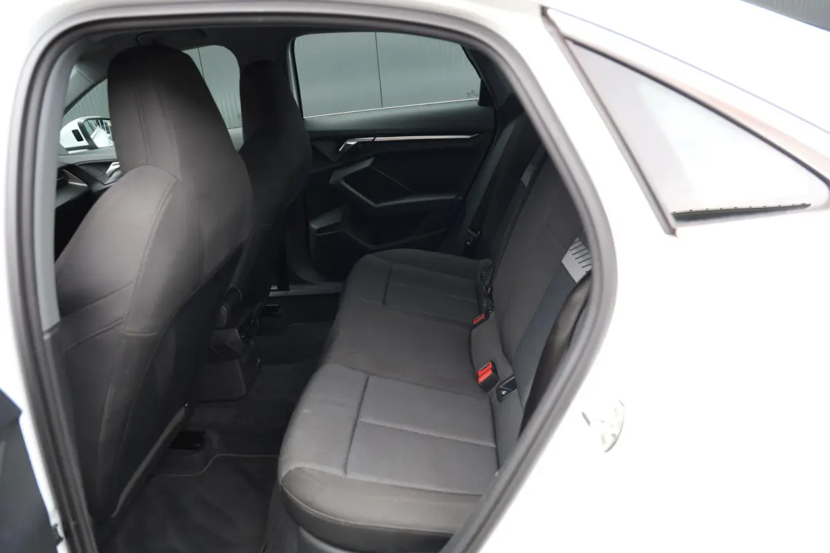30 TFSI 110pk Advanced edition Camera Stoelverwarming Sportstoelen LED Trekhaak Clima CarPlay NL-Auto!