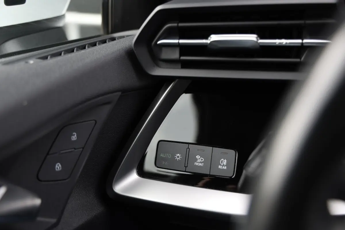 30 TFSI 110pk Advanced edition Camera Stoelverwarming Sportstoelen LED Trekhaak Clima CarPlay NL-Auto!