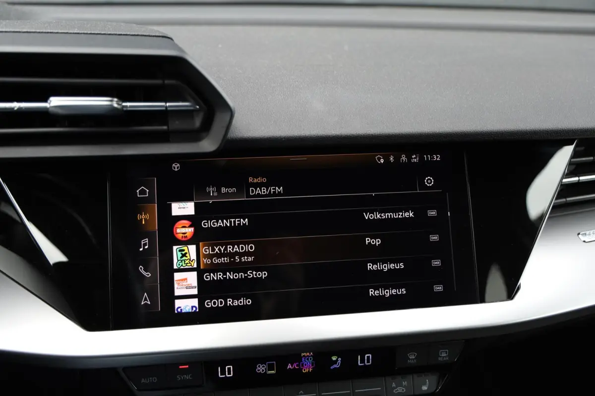 30 TFSI 110pk Advanced edition Camera Stoelverwarming Sportstoelen LED Trekhaak Clima CarPlay NL-Auto!