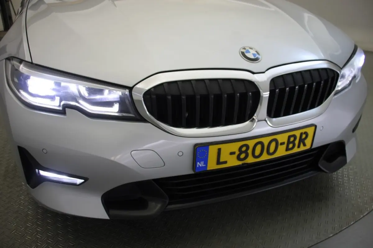 318d Corporate High Executive Automaat - Digitaal Cockpit, Carplay, Leer, Afn. Trekhaak