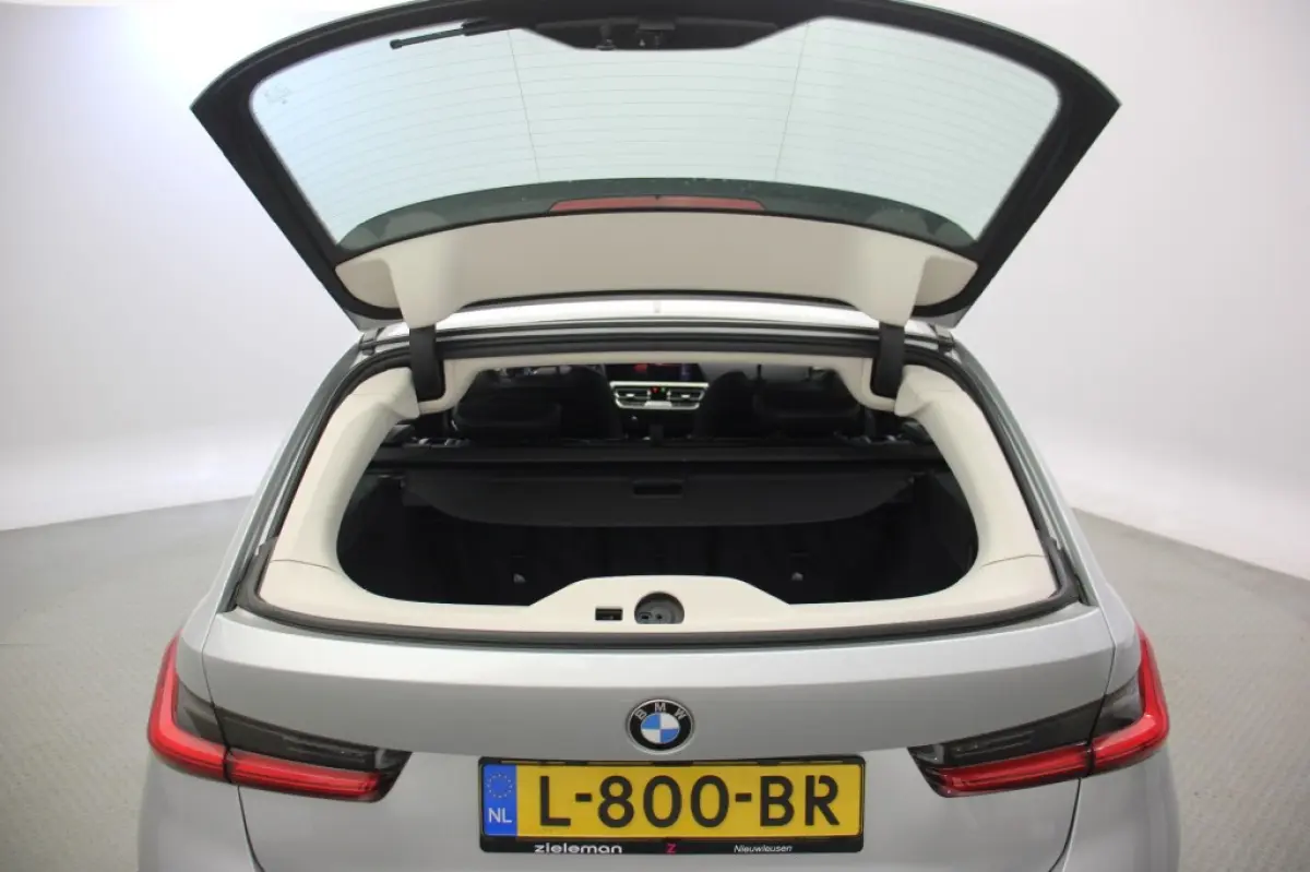 318d Corporate High Executive Automaat - Digitaal Cockpit, Carplay, Leer, Afn. Trekhaak