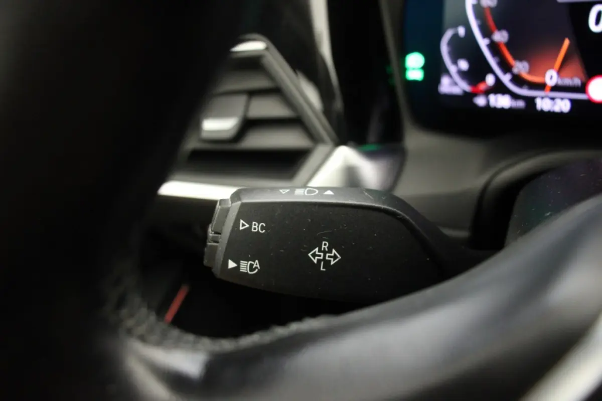 318d Corporate High Executive Automaat - Digitaal Cockpit, Carplay, Leer, Afn. Trekhaak