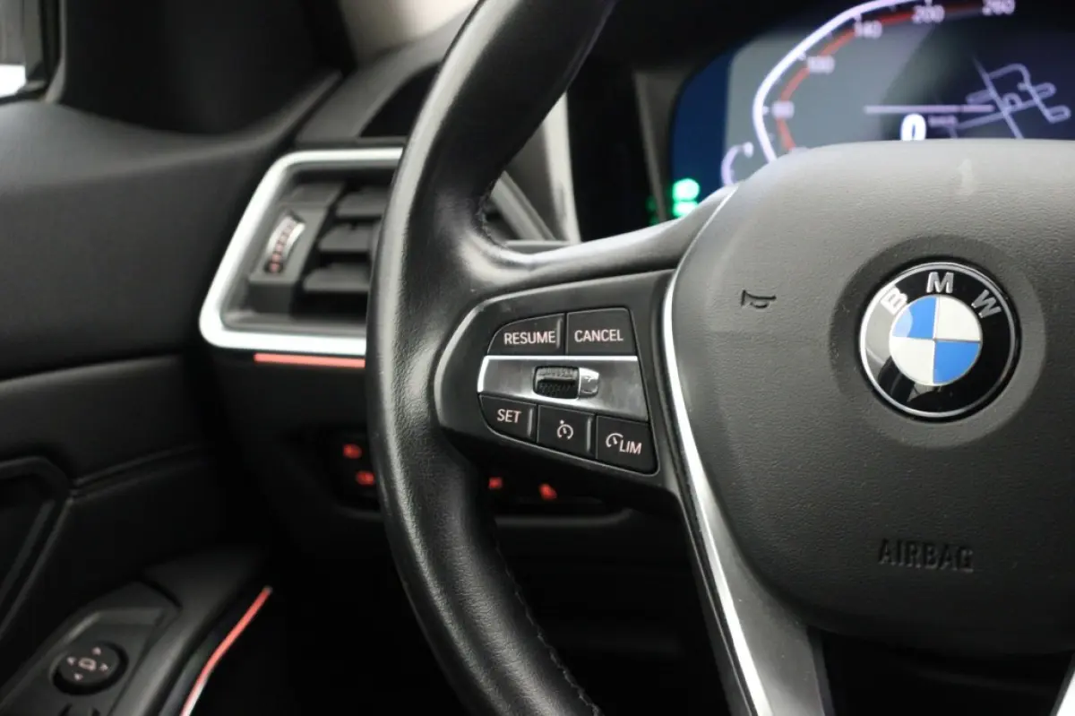 318d Corporate High Executive Automaat - Digitaal Cockpit, Carplay, Leer, Afn. Trekhaak